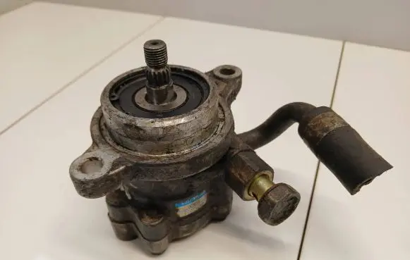 Nissan X-Trail T30 Power steering pump 8H800 49062073