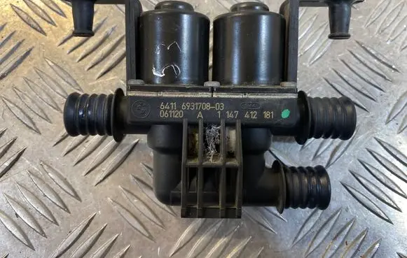 BMW 5 E60 E61 Coolant heater control valve 6931708 061120 1147412181
