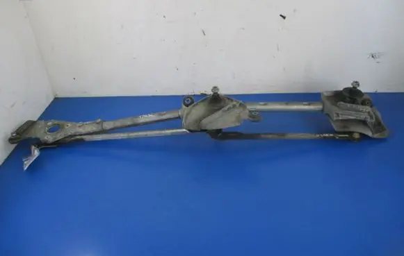 Nissan Tiida C11 Front wiper linkage and motor