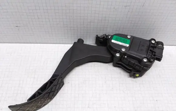 Seat Ibiza III (6L) Accelerator throttle pedal 6Q1721503C 6PV00849601