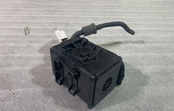 Active carbon filter fuel vapour canister