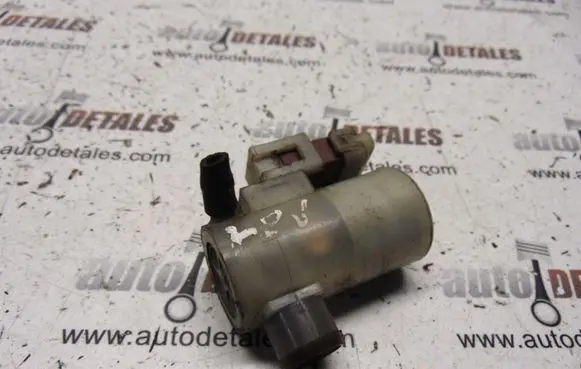 Honda CR-V Windscreen/windshield washer pump