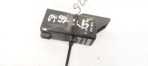 Skoda Octavia Mk2 (1Z) Glow plug pre-heat relay 0281003038