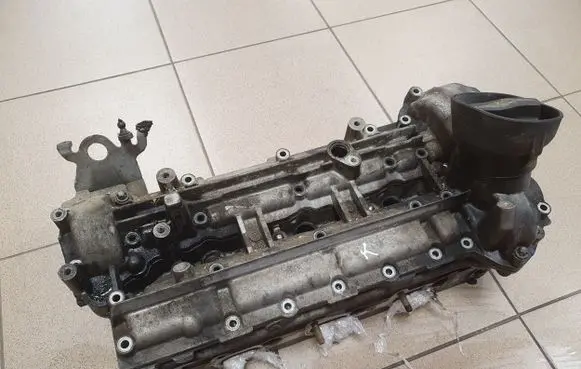 Mercedes-Benz S W221 Engine head R6420163601 A6420107420