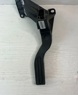 Ford Mondeo Mk III Accelerator throttle pedal 2S719F836DA 505500000155