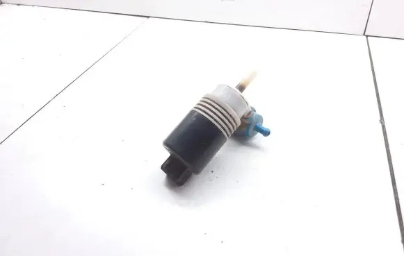 Volkswagen PASSAT B3 Windscreen/windshield washer pump 1H6955651