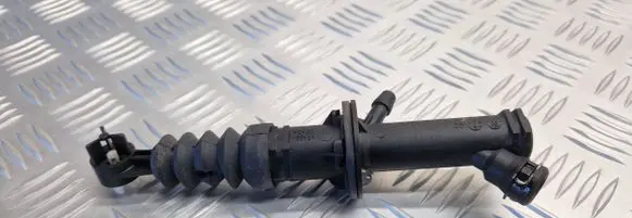 Renault Clio III Clutch master cylinder 8200436137