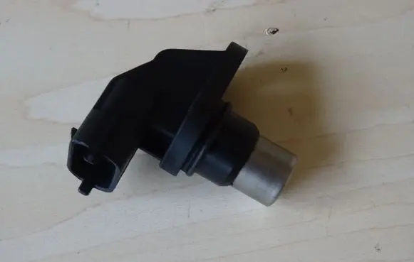 Volvo S60 Camshaft position sensor 8631533 0232103033