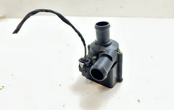 Audi A5 Electric auxiliary coolant/water pump 06H121601N