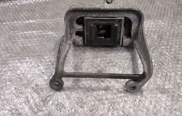 Renault Master III Engine mount bracket 112225095R 8200676857