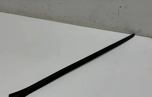 Volkswagen Touareg III Windshield trim 760854327