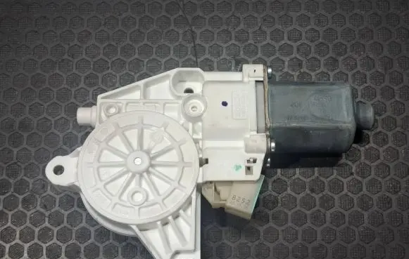 Mercedes-Benz ML W164 Front door window regulator motor 0130822272 A2518200842