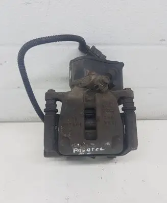 Volkswagen PASSAT CC Rear brake caliper 32332267D