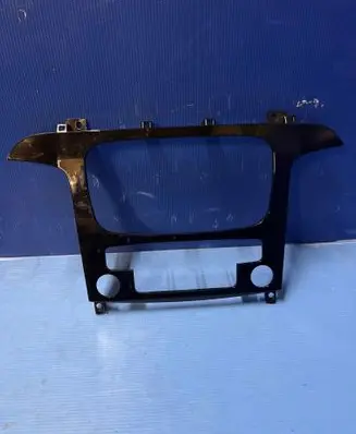 Ford Galaxy Radio/GPS head unit trim 18522