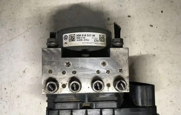 Skoda Octavia Mk3 (5E) ABS Pump 5Q0614517AF