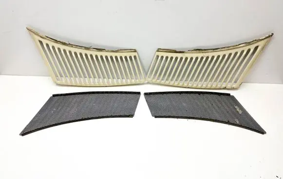 Mercedes-Benz SLC C107 Quarter panel pressure vent A1078360265 A1078360165