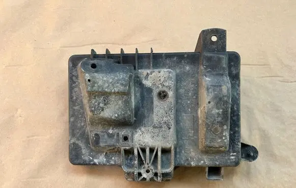 Opel Astra G Battery box tray 09132098