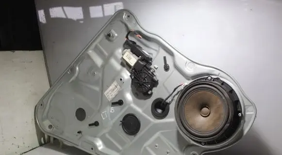 KIA Ceed Rear window lifting mechanism without motor