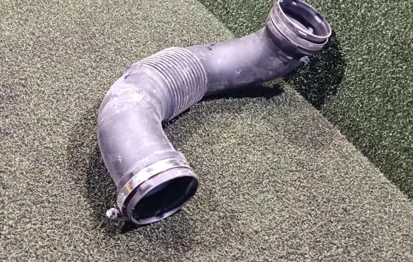 Opel Vivaro Air intake duct part 1105223S01