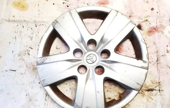 Toyota Corolla Verso AR10 R15 wheel hub/cap/trim 