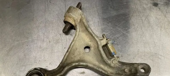 Volvo V70 Front lower control arm/wishbone 9492119