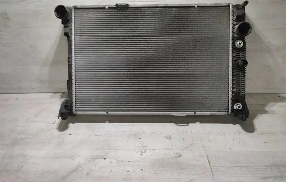 Mercedes-Benz GLK (X204) Coolant radiator A2045003603