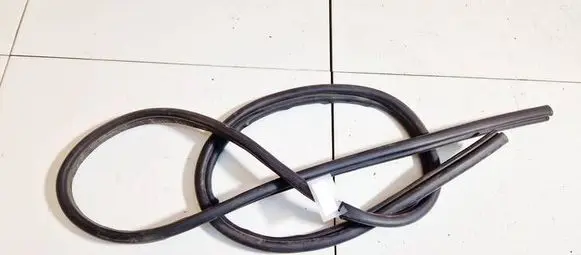 Peugeot 207 Trunk rubber seal (body) 