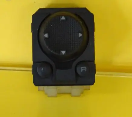 Wing mirror switch
