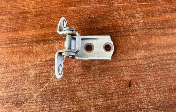 Lexus CT 200H Rear door lower hinge
