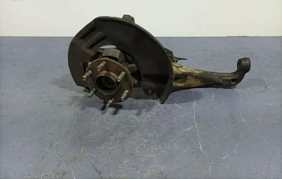 Nissan King Cab, Navara Front wheel hub spindle knuckle 