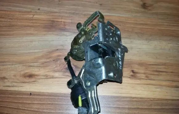 Mercedes-Benz C W202 Rear door lock 2027300635