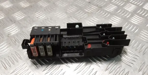 Mercedes-Benz R W251 Fuse module 2115452601