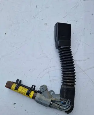 BMW X3 E83 Front seatbelt buckle 33017251
