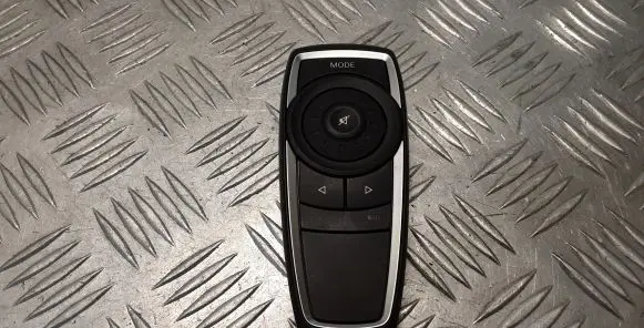 BMW 7 F01 F02 F03 F04 Other devices 9214746 33970601