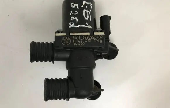 BMW 5 E60 E61 Coolant heater control valve 6920226 1147412174 041222
