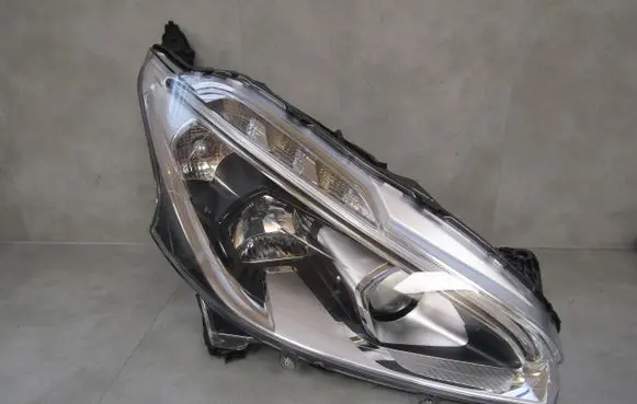 Peugeot 208 I Headlight/headlamp 9810805880 90048532