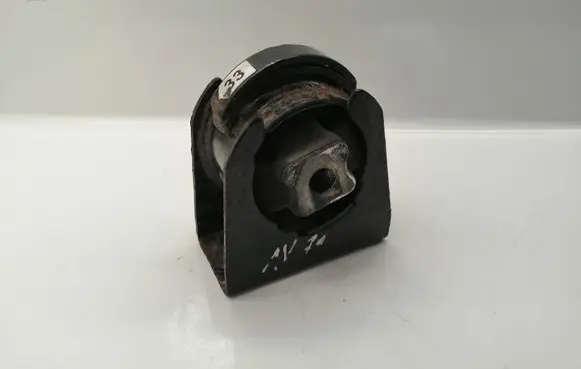Toyota Avensis T250 Engine mount bracket 123610R010