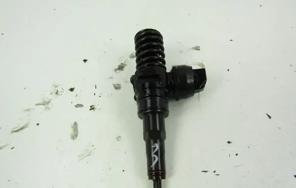 Volkswagen Golf IV Fuel injector 038130073AJ