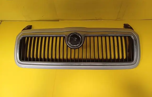 Skoda Octavia Mk1 (1U) Front bumper upper radiator grill 1U0853651