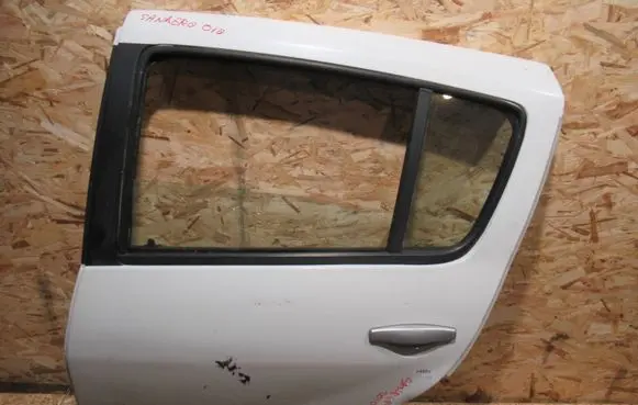 Dacia Sandero Rear door