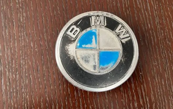 BMW 3 E30 Manufacturers badge/model letters 18138332