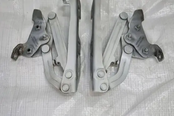 Opel Corsa D Engine bonnet/hood hinges 13186899