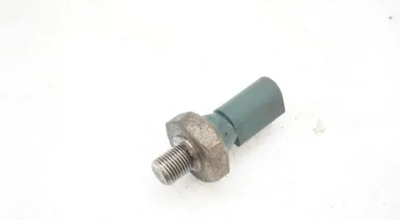Volkswagen Polo IV 9N3 Oil pressure sensor 036919081