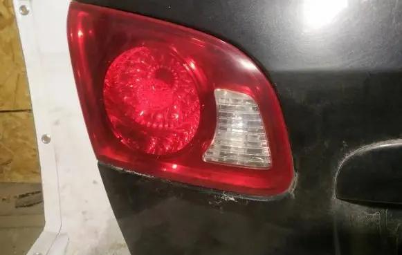 Tailgate rear/tail lights