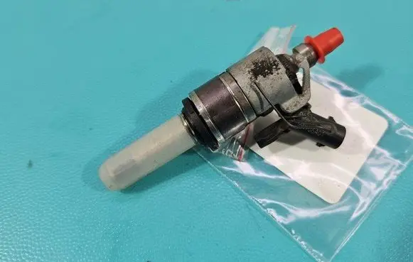 Fuel injector