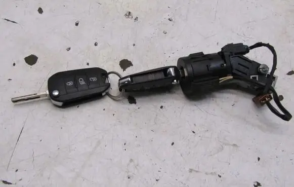 Peugeot 3008 II Ignition lock 9663123380