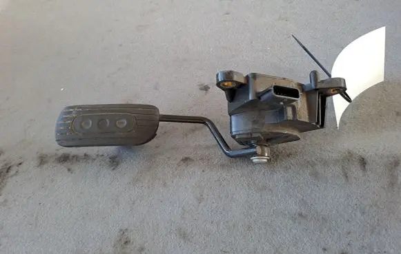 Nissan Micra Accelerator throttle pedal 18002AX700