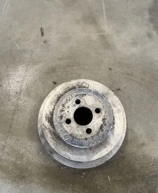 Ligier JS 50 Air conditioning compressor pulley
