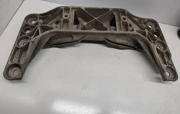 BMW 5 E60 E61 Gearbox mounting bracket 22316769965 6769965 22316761102