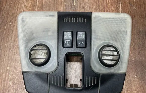 Mercedes-Benz C W202 Front seat light 202820